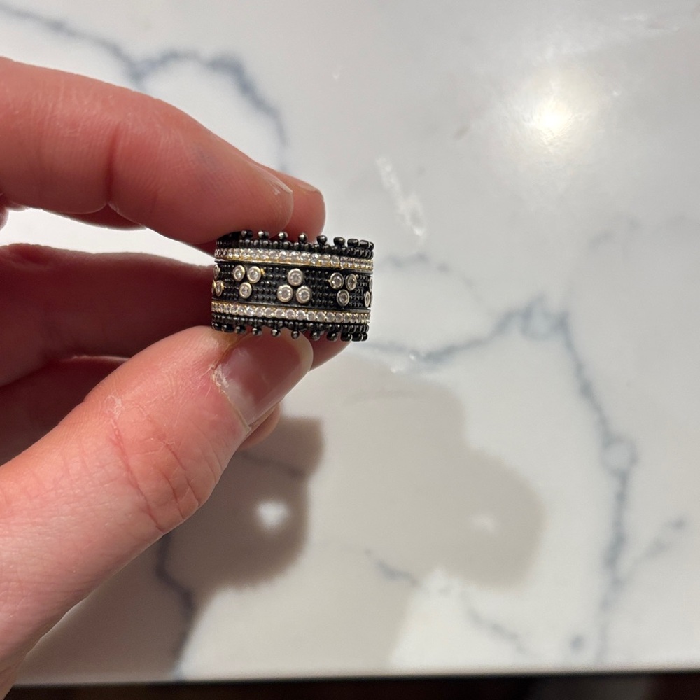 Elegant Black and Silver Women's Ring: missing stones, signed 925